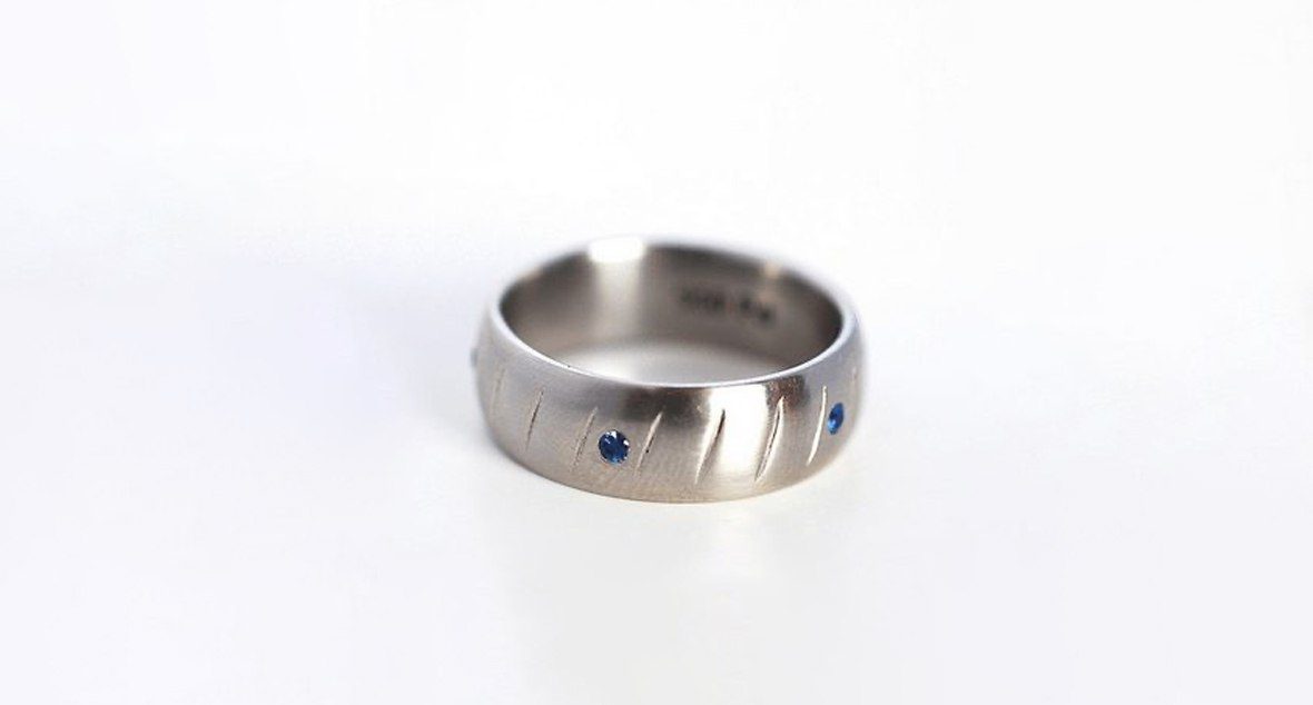 How to Design a Custom Wedding Band For Your Groom