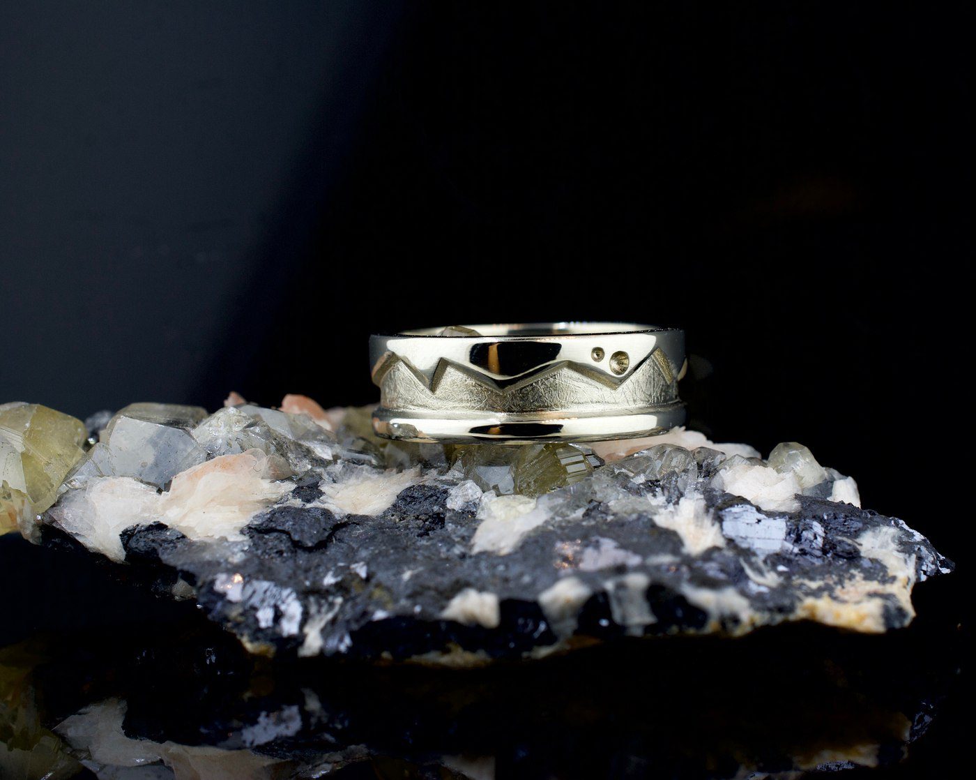 Customized Engagement Rings for Your Christmas Proposal