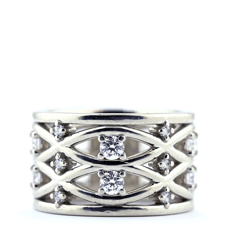 Diamond Lattice Ring